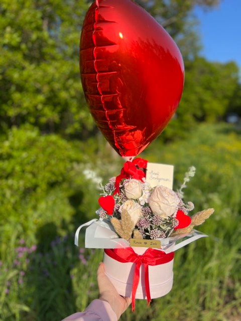 Red Love Kutuda Beyaz Gül Aranjman