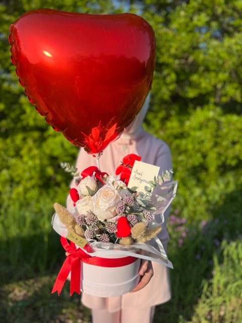 Red Love Kutuda Beyaz Gül Aranjman