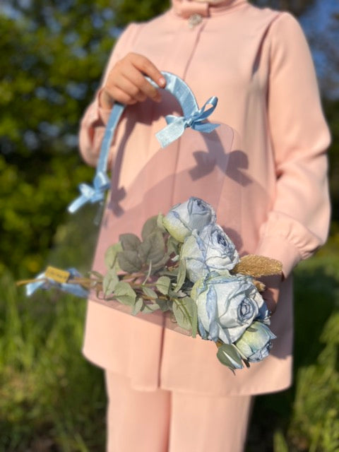 Şeffaf Çantada Mavi Güller