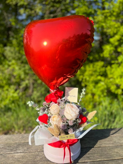 Red Love Kutuda Beyaz Gül Aranjman