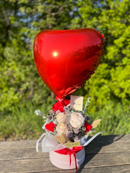 Red Love Kutuda Beyaz Gül Aranjman